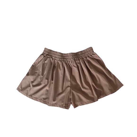 QED London Bow Front Pleated Shorts - Picture 3 of 3